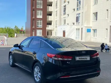 Kia K5 2018 года за 8 000 000 тг. в Астана – фото 3