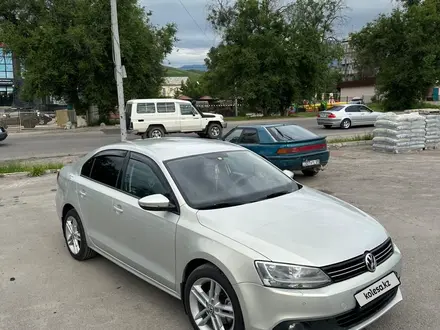 Volkswagen Jetta 2011 года за 5 100 000 тг. в Алматы – фото 2