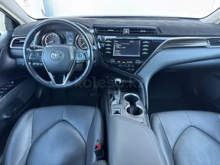 Toyota Camry 2018 года за 11 990 000 тг. в Кокшетау – фото 16