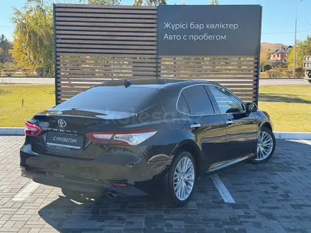 Toyota Camry 2018 года за 11 990 000 тг. в Кокшетау – фото 5