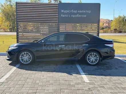 Toyota Camry 2018 года за 11 990 000 тг. в Кокшетау – фото 2