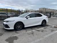 Toyota Camry 2021 года за 16 100 000 тг. в Актау