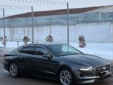 Hyundai Sonata 2020 годаfor11 800 000 тг. в Алматы