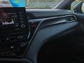 Toyota Camry 2022 года за 11 200 000 тг. в Караганда – фото 2