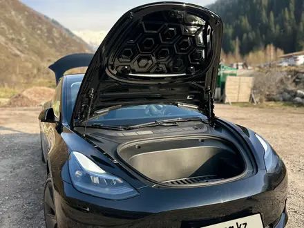 Tesla Model 3 2023 года за 10 900 000 тг. в Алматы – фото 8