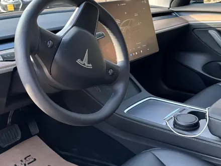 Tesla Model 3 2023 года за 10 900 000 тг. в Алматы – фото 3