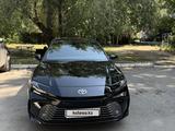 Toyota Camry 2025 года за 22 800 000 тг. в Костанай – фото 2