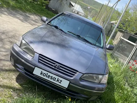 Toyota Camry 1998 года за 3 800 000 тг. в Есик