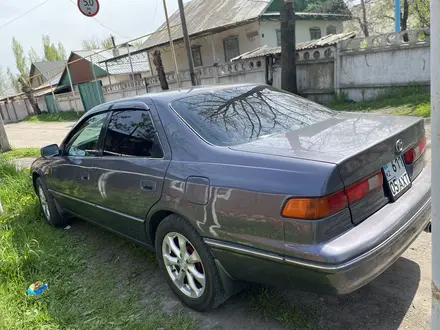 Toyota Camry 1998 года за 3 800 000 тг. в Есик – фото 6