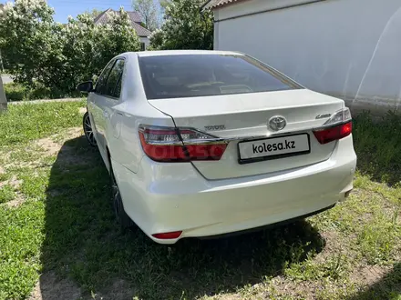 Toyota Camry 2016 года за 10 100 000 тг. в Уральск – фото 4