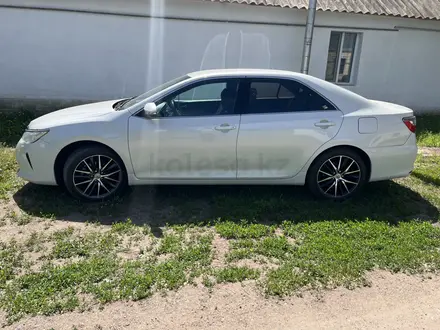 Toyota Camry 2016 года за 10 100 000 тг. в Уральск – фото 3