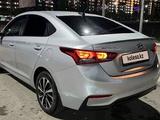 Hyundai Accent 2018 года за 3 100 000 тг. в Сатпаев – фото 2