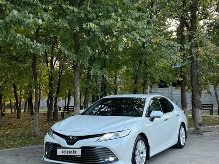 Toyota Camry 2020 года за 16 400 000 тг. в Алматы – фото 3