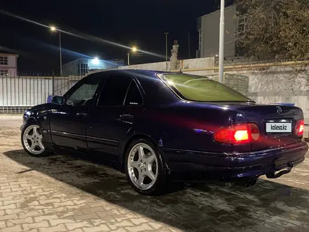 Mercedes-Benz E 320 1995 года за 3 500 000 тг. в Актау – фото 8