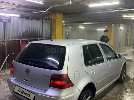 Volkswagen Golf 2001 года за 2 650 000 тг. в Астана – фото 2