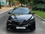 Toyota Camry 2021 года за 10 000 000 тг. в Алматы