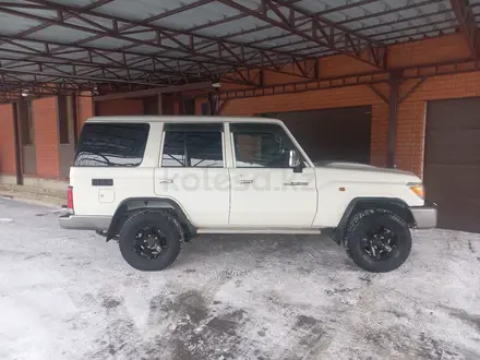 Toyota Land Cruiser 2017 года за 24 000 000 тг. в Астана – фото 2