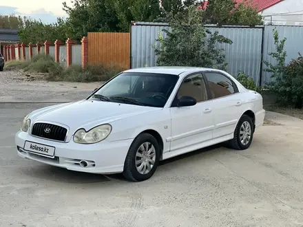 Hyundai Sonata 2003 года за 1 850 000 тг. в Атырау – фото 2