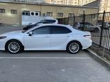 Toyota Camry 2018 годаfor13 000 000 тг. в Актау – фото 3