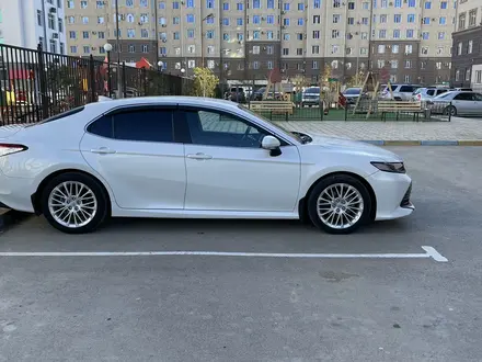 Toyota Camry 2018 года за 13 000 000 тг. в Актау – фото 2