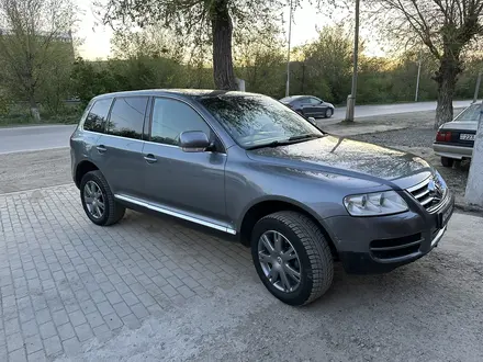 Volkswagen Touareg 2005 года за 6 500 000 тг. в Актобе