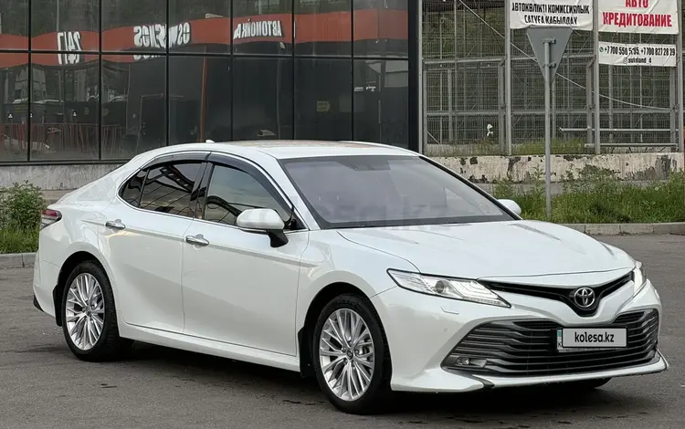 Toyota Camry 2018 годаүшін13 700 000 тг. в Алматы