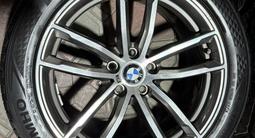 Разноширокие диски bmw g30 оригинальные с летней резиной kumho за 220 000 тг. в Алматы – фото 3