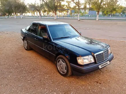 Mercedes-Benz E 220 1993 года за 1 800 000 тг. в Кызылорда – фото 3