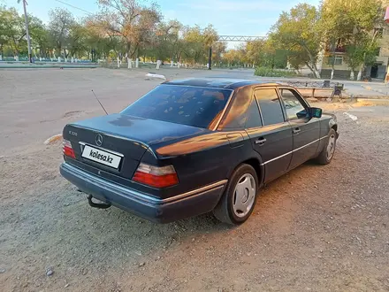 Mercedes-Benz E 220 1993 года за 1 800 000 тг. в Кызылорда – фото 4