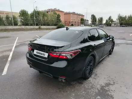 Toyota Camry 2020 года за 11 490 000 тг. в Астана – фото 3