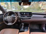 Lexus ES 200 2021 года за 20 000 000 тг. в Алматы – фото 4