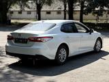 Toyota Camry 2021 года за 11 200 000 тг. в Алматы – фото 4