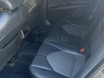 Toyota Camry 2018 года за 8 900 000 тг. в Актобе – фото 7