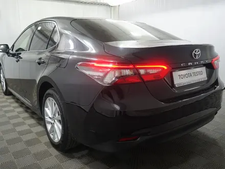 Toyota Camry 2023 года за 16 600 000 тг. в Алматы – фото 2