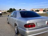 Mercedes-Benz E 280 1996 года за 2 600 000 тг. в Шолаккорган – фото 2