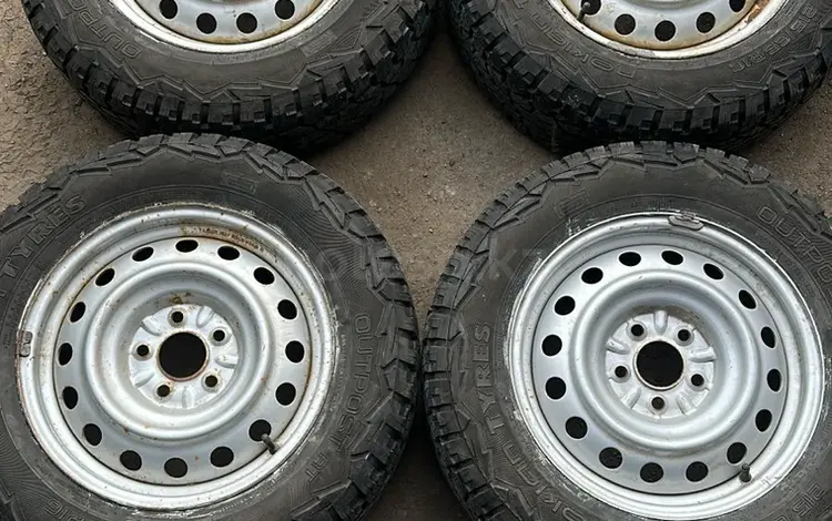 215/65/16 Nokian A/T с дисками Reno duster за 140 000 тг. в Алматы