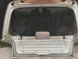 Крышку багажника Nissan Micra за 30 000 тг. в Алматы – фото 2