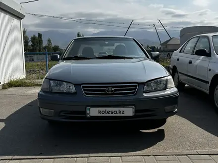 Toyota Camry 2001 года за 2 850 000 тг. в Алматы