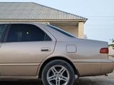 Toyota Camry 1998 годаfor3 600 000 тг. в Жанаозен – фото 3