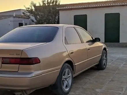 Toyota Camry 1998 года за 3 600 000 тг. в Жанаозен – фото 6