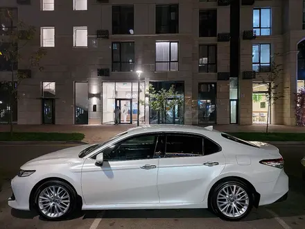 Toyota Camry 2019 года за 15 000 000 тг. в Алматы