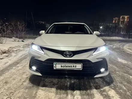 Toyota Camry 2023 года за 16 300 000 тг. в Астана