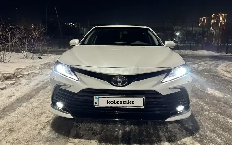 Toyota Camry 2023 года за 16 300 000 тг. в Астана