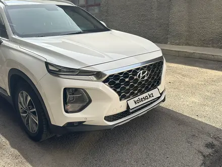Hyundai Santa Fe 2019 года за 14 500 000 тг. в Алматы