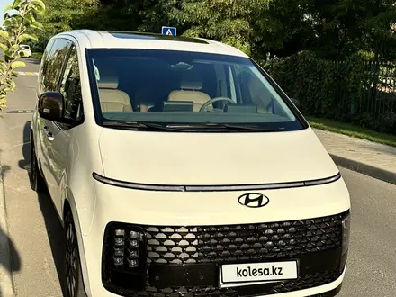 Hyundai Staria 2022 года за 28 500 000 тг. в Алматы