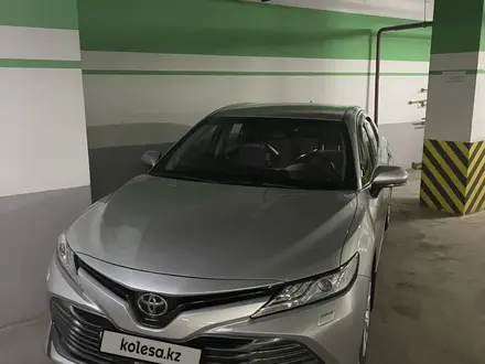 Toyota Camry 2019 года за 16 000 000 тг. в Астана – фото 2