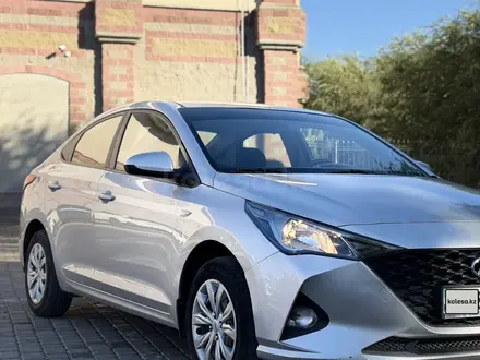 Hyundai Accent 2020 года за 5 990 000 тг. в Уральск – фото 2