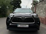 Toyota Highlander 2022 годаfor32 000 000 тг. в Алматы