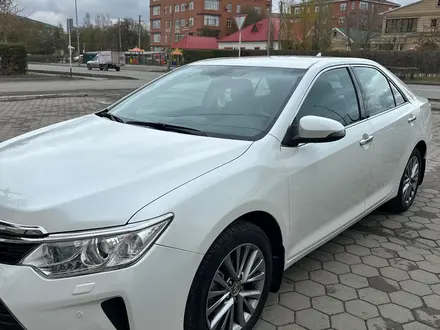 Toyota Camry 2016 года за 12 800 000 тг. в Актобе – фото 2