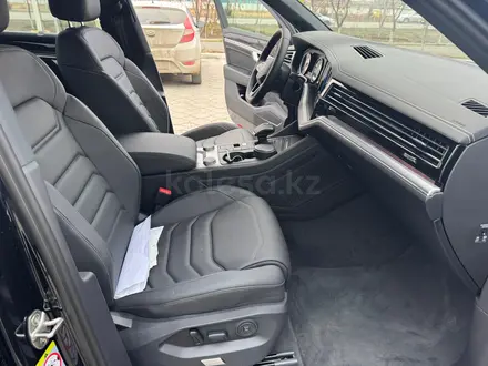 Volkswagen Touareg 2020 года за 27 800 000 тг. в Алматы – фото 10